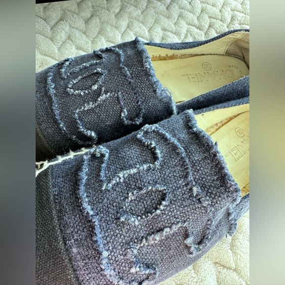 CHANEL Navy Canvas CC Espadrilles Black Cap Toe Size 7.5 W - Picture 6 of 8